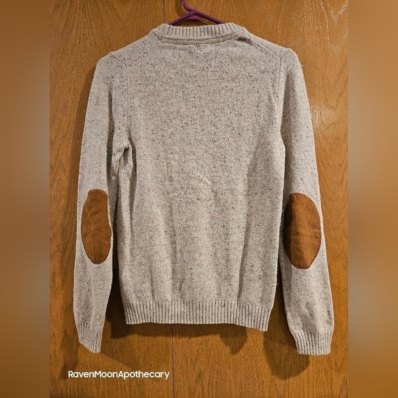 H & M Sweater - Picture 3 of 6